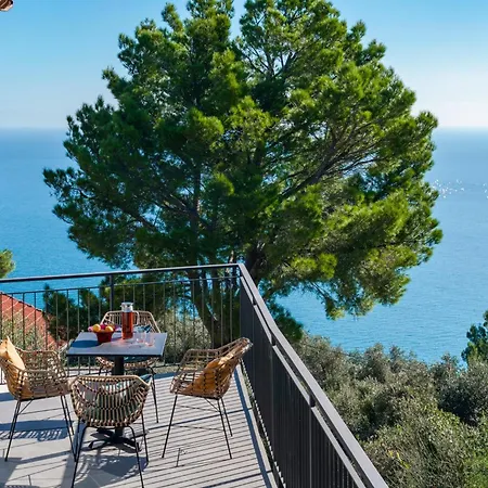 Villa Nel Blu 8, Emma